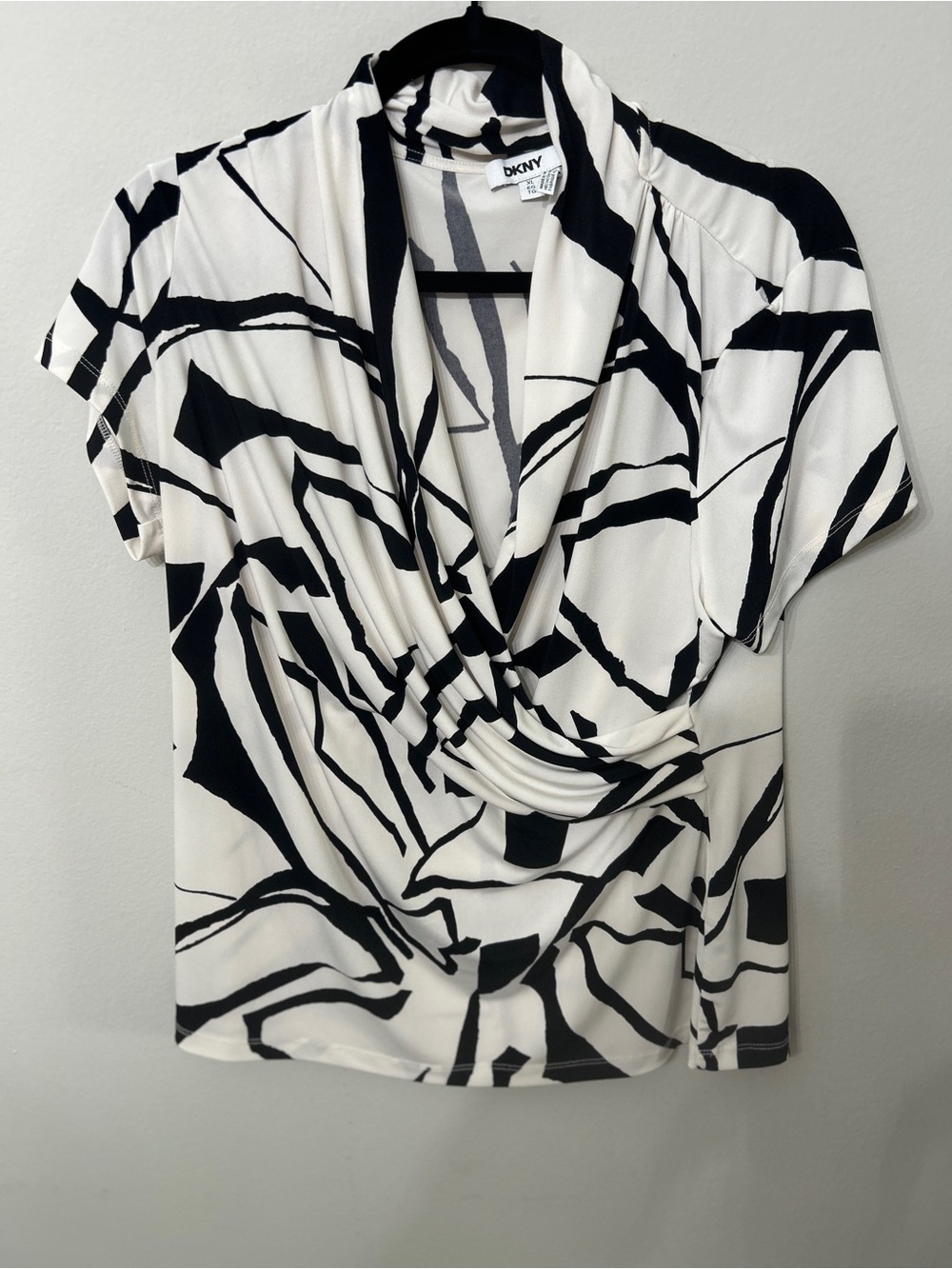 Women’s DKNY Black & White Abstract Print Wrap Style Top XL
